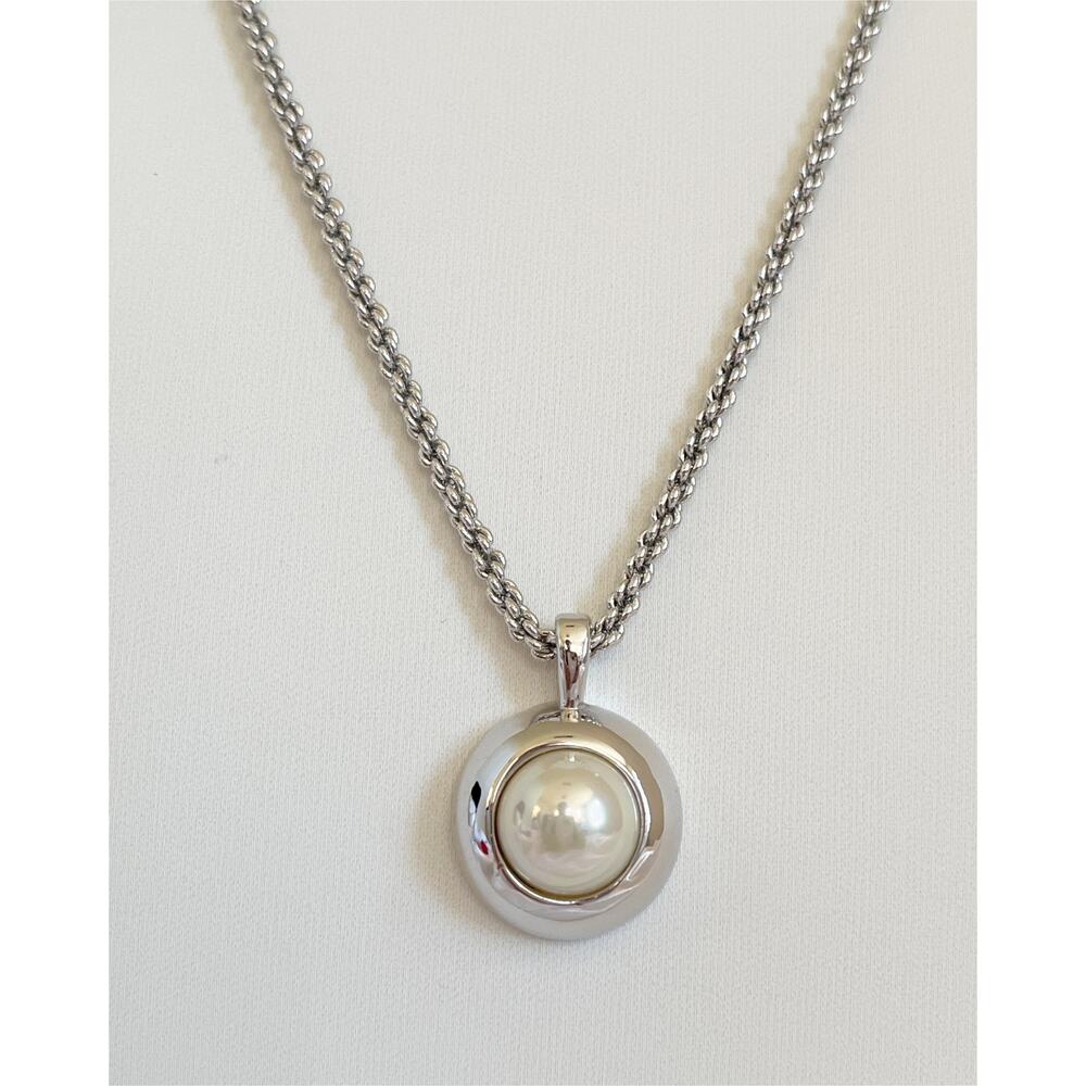 NINA RICCI Freshwater Seashell Pearl Polished Silver Plated Bezel Necklace